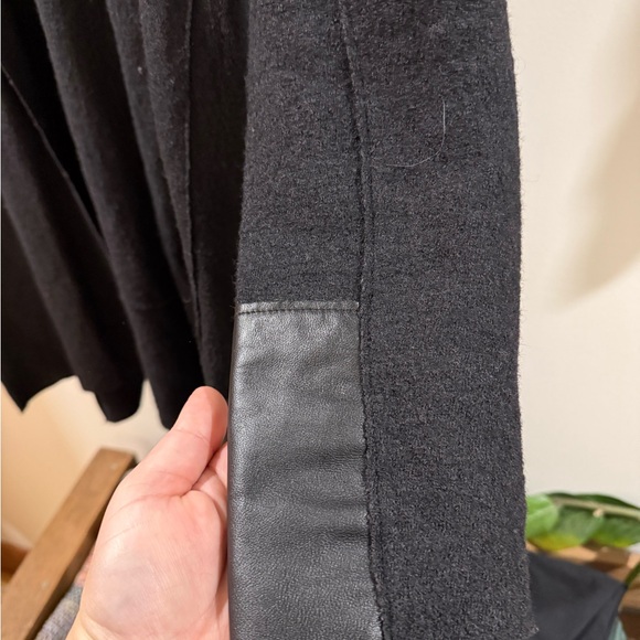 Elegant Black Open-Front Sweater - Picture 3 of 6